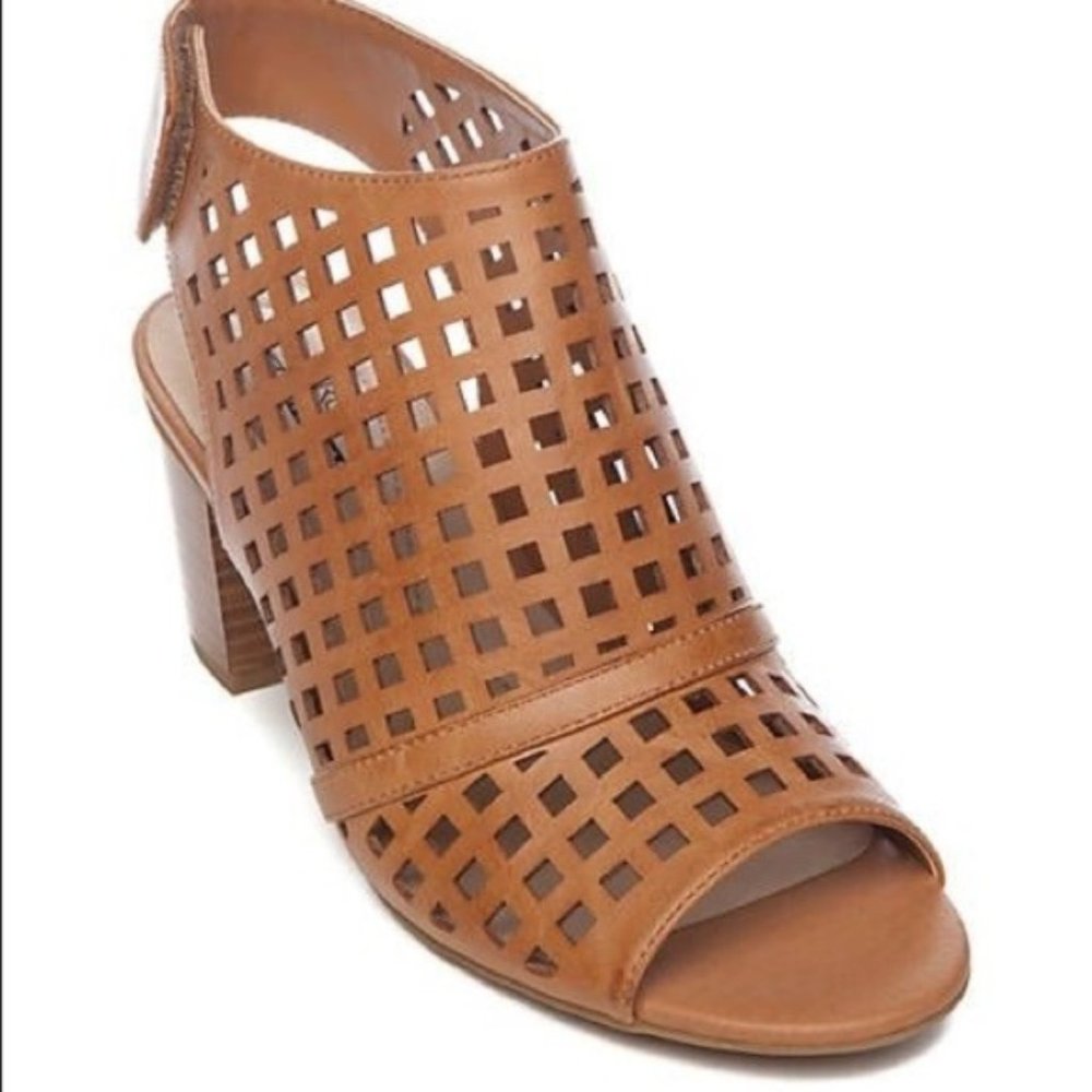 NIB Kim Rogers Simion Sandals